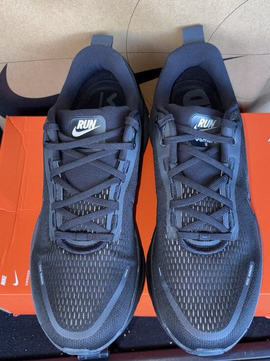 NEW Nike Vomero 18 Triple Black Dark Smoke HM6803 005 Men’s Size 13 main image 8